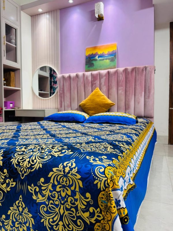 রয়্যাল এলিগ্যান্স কটন বেডশিট – নীল ও সোনালি